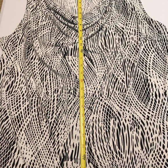 Liz Claiborne Woman Black and White Scalloped Neck Shell size 2X - Picture 4 of 6